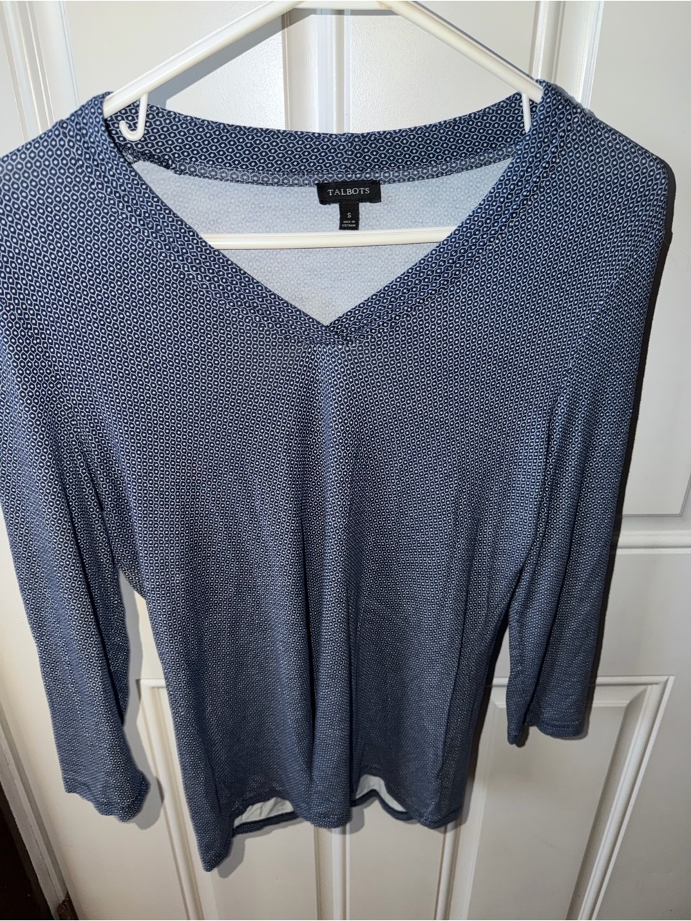 Talbots Women's small Blue/White Geometric V-Neck Sleeve Knit Blouse